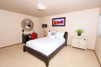 Stone Pointe Apartments in Manhattan, KS - Foto de edificio - Building Photo