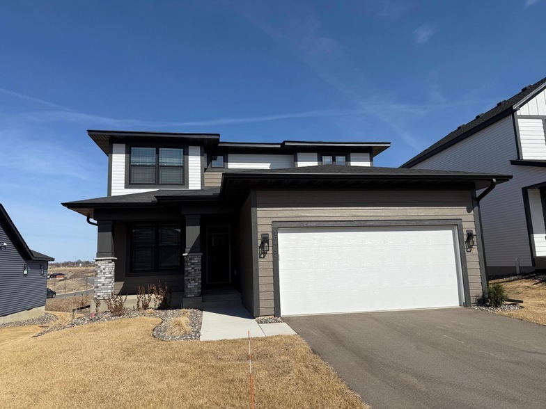 10405 Robinwood Rd in Chaska, MN - Building Photo