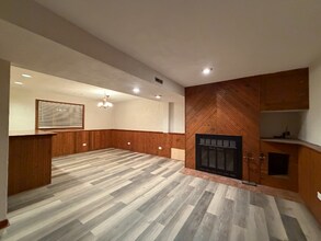 7431 W 83rd Ln in Crown Point, IN - Foto de edificio - Building Photo