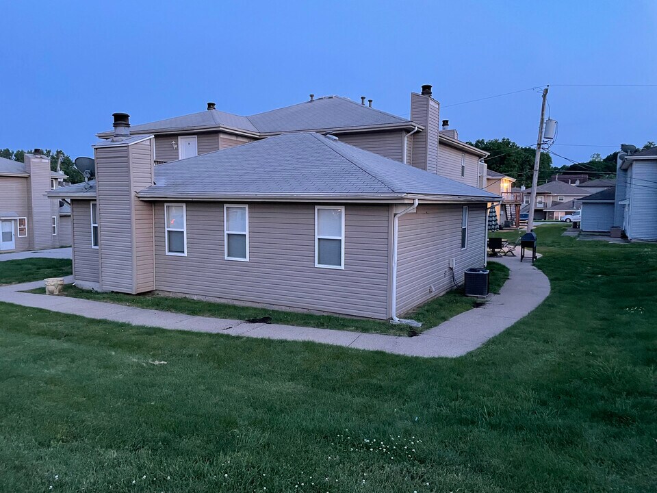 11001 NW Lema Dr, Unit D in Parkville, MO - Building Photo