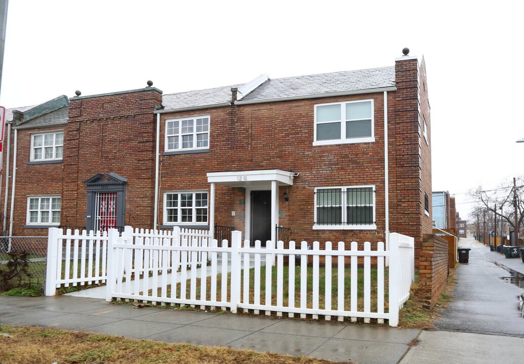 1211 Raum St Ne in Washington, DC - Foto de edificio