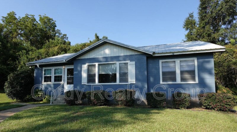 2927 Noland St in Marianna, FL - Foto de edificio