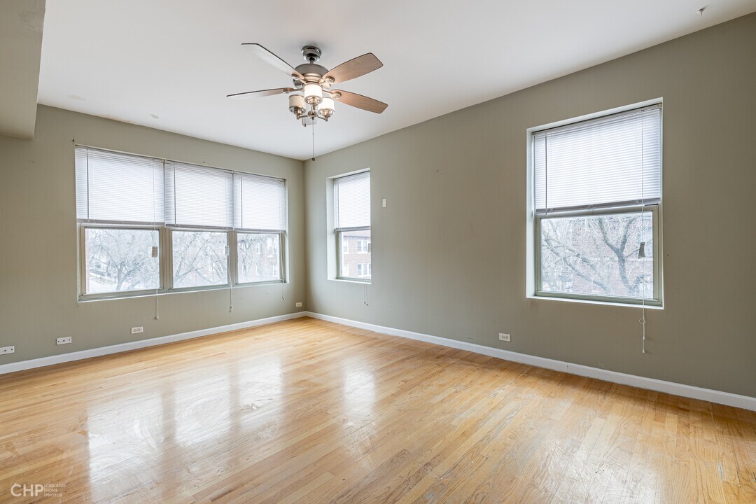 7552 S Essex Ave-Unit -52-1A in Chicago, IL - Foto de edificio