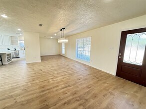 15714 Torry Pines Rd in Houston, TX - Foto de edificio - Building Photo