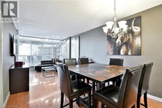 415 Locust St in Burlington, ON - Building Photo - Building Photo