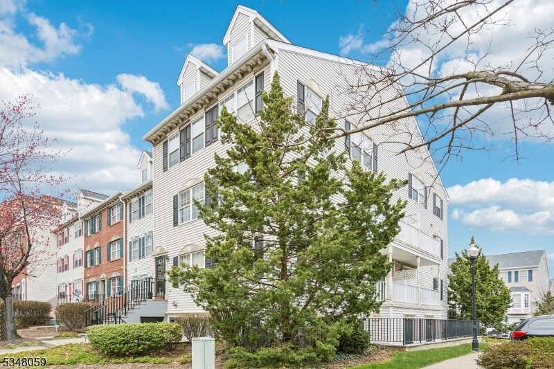 145 W Market St in Newark, NJ - Building Photo