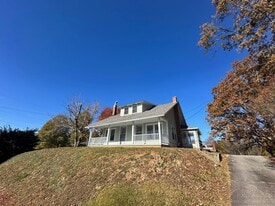 500 Moravian Falls Rd in Wilkesboro, NC - Building Photo