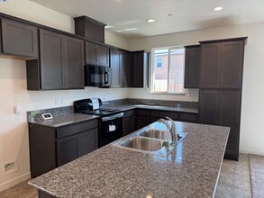 4671 Irma Dr in Merced, CA - Building Photo - Building Photo