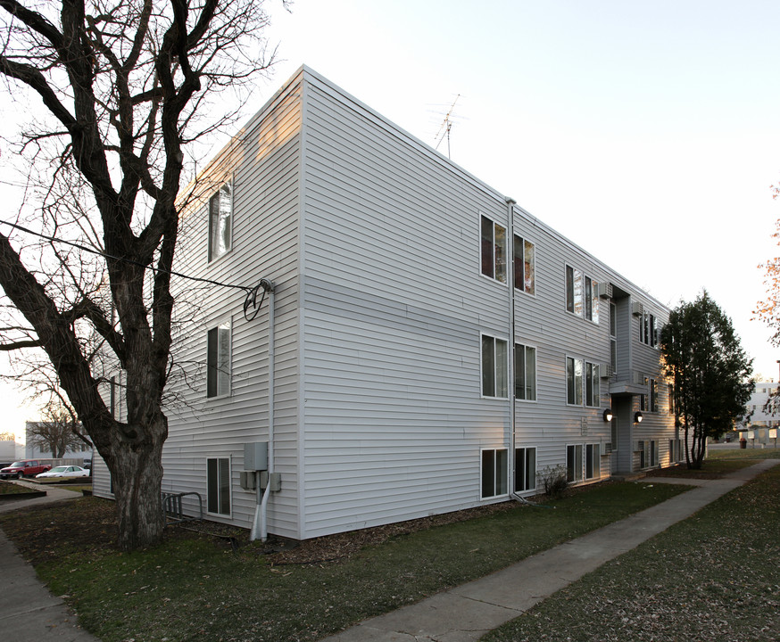 La Cruz Apartments in St. Cloud, MN - Building Photo