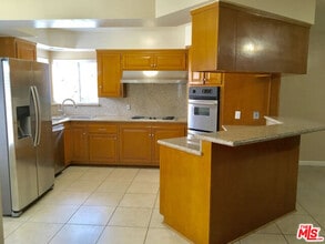 548 Hill St in Inglewood, CA - Foto de edificio - Building Photo