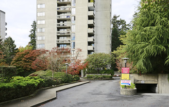 Kensington House in Burnaby, BC - Building Photo - Building Photo