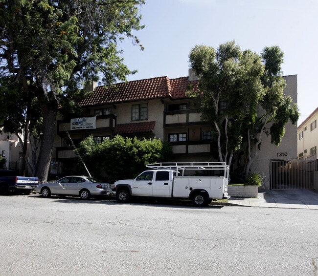 1310 Barry Ave in Los Angeles, CA - Foto de edificio - Building Photo