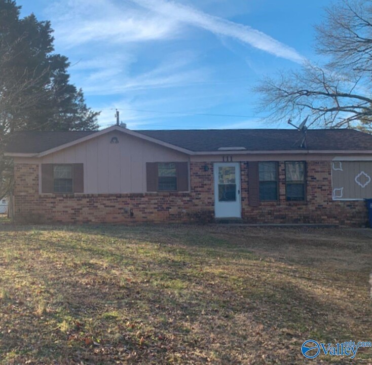 111 Pattock Ct in Athens, AL - Building Photo