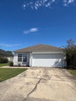120 Nivana Dr in Crestview, FL - Building Photo