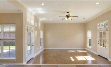 3858 Southpass Ave in Baton Rouge, LA - Foto de edificio - Building Photo