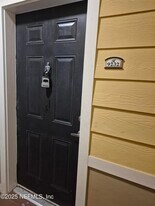 8539 Gate Pkwy W in Jacksonville, FL - Building Photo