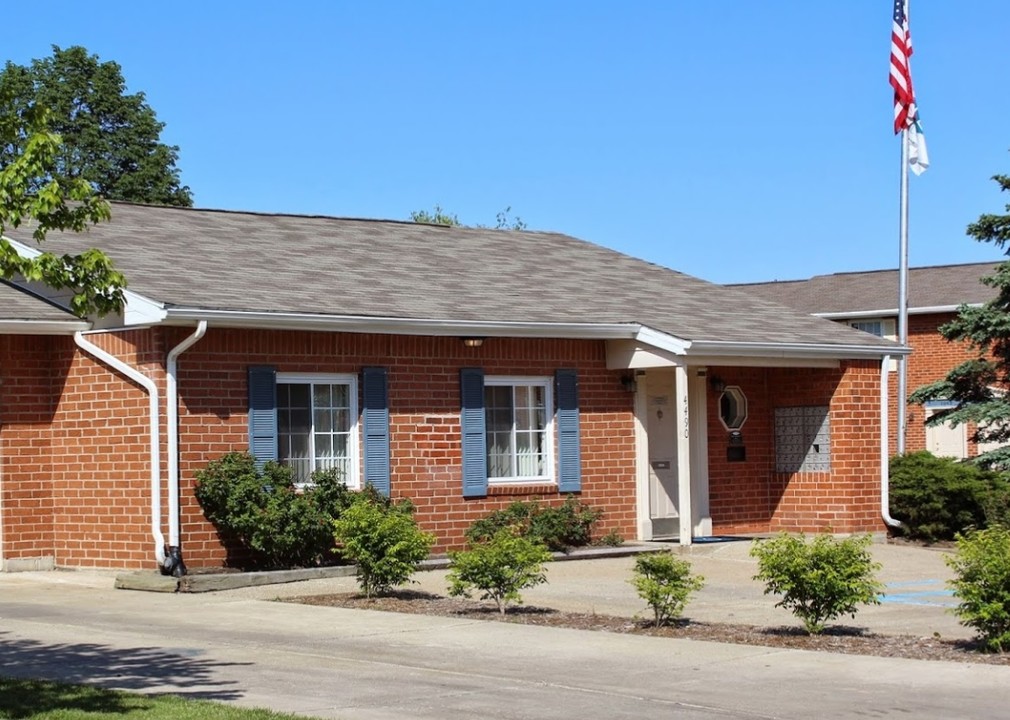 Cambridge Square Flint in Flint, MI - Building Photo