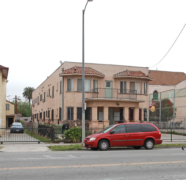 627 E Adams Blvd in Los Angeles, CA - Building Photo