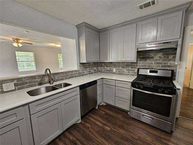 116 Charlene Dr in Hurst, TX - Building Photo