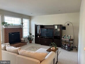 42655 Harris St in Chantilly, VA - Building Photo - Building Photo