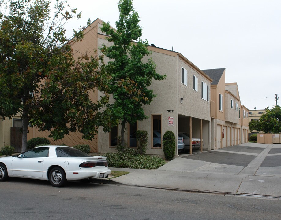 7932 Aldrich Ave in Huntington Beach, CA - Building Photo