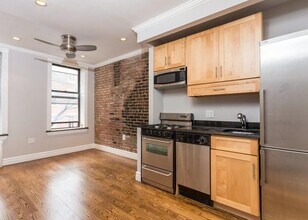 422 E 9th St, Unit 3 in New York, NY - Building Photo - Building Photo