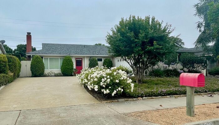 5423 Dariesa St in Carpinteria, CA - Building Photo
