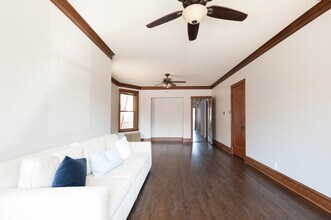 2250 W Addison St, Unit 1 in Chicago, IL - Building Photo - Building Photo