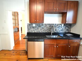 82 Montebello Rd, Unit 1 in Boston, MA - Building Photo