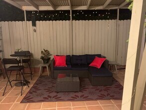 8852 Wonderland Ave, Unit Guesthouse Laurel Canyon in Los Angeles, CA - Building Photo - Building Photo