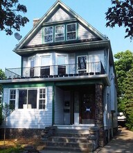 67 Greenfield St, Unit upper rear in Buffalo, NY - Foto de edificio - Building Photo