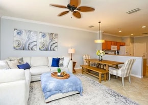 960 Hampton Cir in Naples, FL - Building Photo