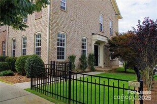 916 Gardners Way in Cornelius, NC - Building Photo