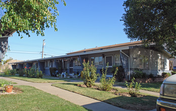 1013 Lochbrae Rd in Sacramento, CA - Building Photo - Building Photo