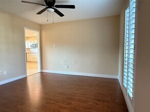 318 Big Hollow Ln in Houston, TX - Foto de edificio - Building Photo