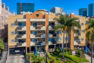 Tremont Apartments in Los Angeles, CA - Building Photo
