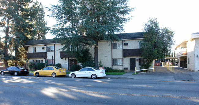 14742 Vanowen St in Van Nuys, CA - Building Photo - Building Photo