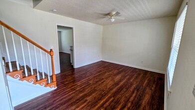 210 Wimbledon Ct in Clayton, NC - Foto de edificio - Building Photo