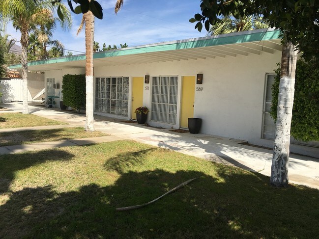562-586 S Mountain View Dr in Palm Springs, CA - Foto de edificio - Building Photo
