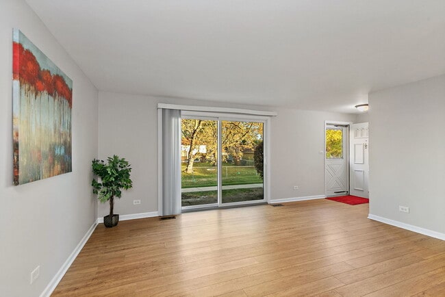 1303 Yarmouth Ct in Schaumburg, IL - Building Photo - Building Photo