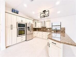 4823 NW 91st Way in Coral Springs, FL - Foto de edificio - Building Photo