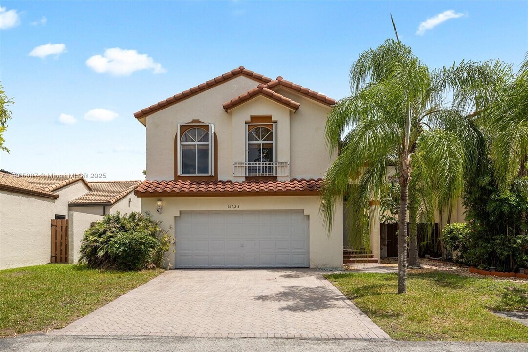15623 SW 100th Ln in Miami, FL - Building Photo
