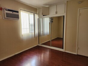 1226 Gower N St, Unit 2 in Los Angeles, CA - Foto de edificio - Building Photo