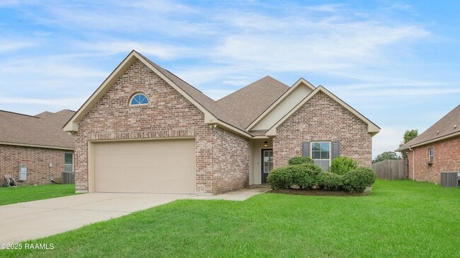 132 Timber Edge Dr in Youngsville, LA - Building Photo - Building Photo