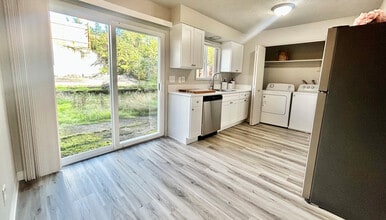Briarwood Townhomes in Portland, OR - Foto de edificio - Building Photo