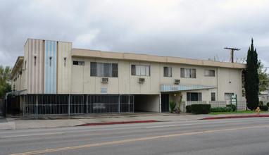 15352 Vanowen Street in Van Nuys, CA - Building Photo - Building Photo