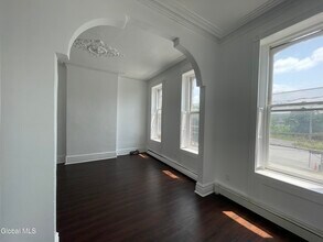 475 S Pearl St in Albany, NY - Foto de edificio - Building Photo