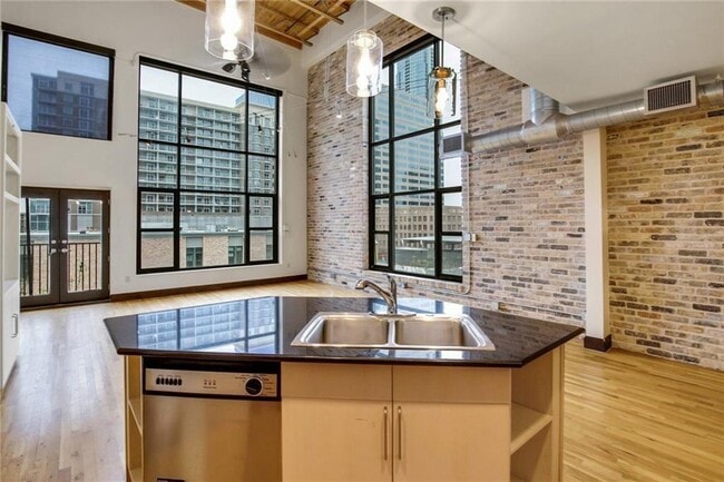 property at 411 Brazos St