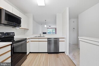 2844 Yarling Ct in Falls Church, VA - Building Photo - Building Photo