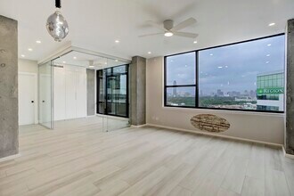 14 Greenway Plz in Houston, TX - Building Photo - Building Photo